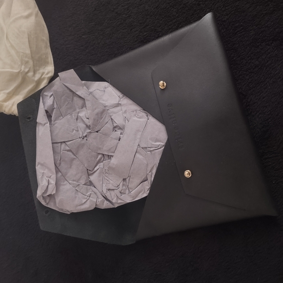 Tribe Alive 100% leather clutch small - Picture 5 of 6